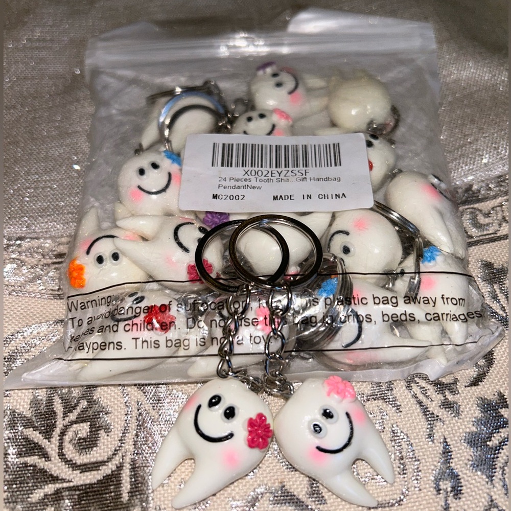 Tooth Keychains (18 pieces)